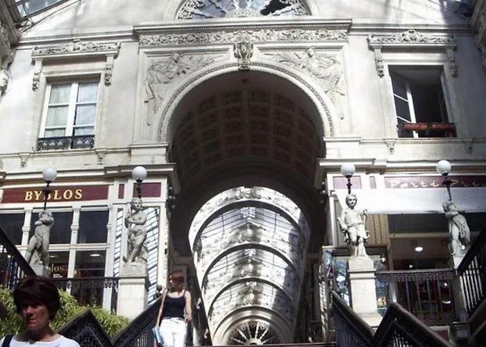 Saint-patrick Hotel *