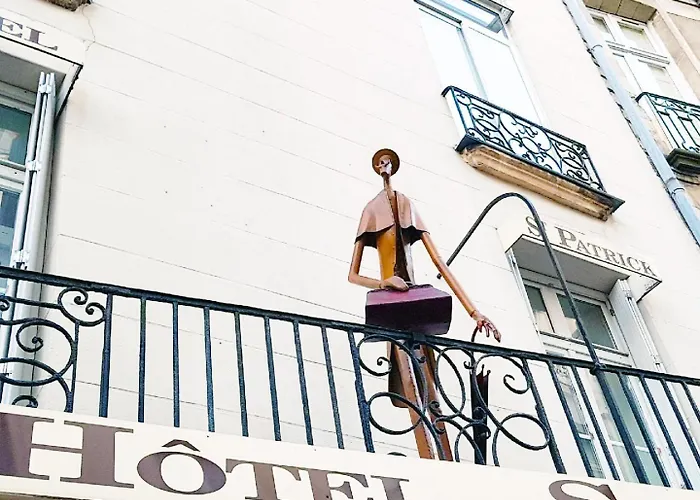 Hotel Saint-patrick Coeur De *